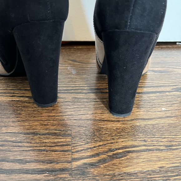 Shoe Dazzle Diane Tan Cream Black Heeled Boots booties size 9 zipper suede - Picture 5 of 10